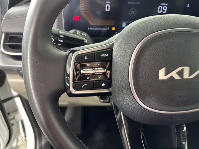 Used 2025 Kia Carnival image 15