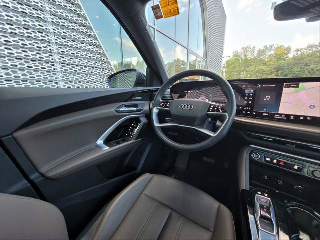Used 2025 Audi Q5 Premium Plus w/ Premium Plus AWD/4WD image 14