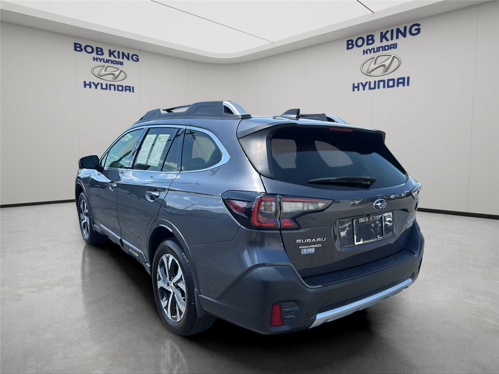 Used 2022 Subaru Outback Touring w/ Popular Package #2 AWD/4WD image 3
