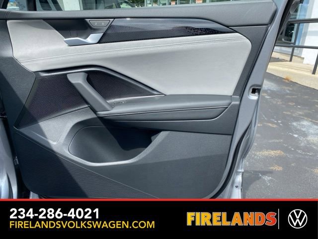 New 2025 Volkswagen Tiguan SE image 44
