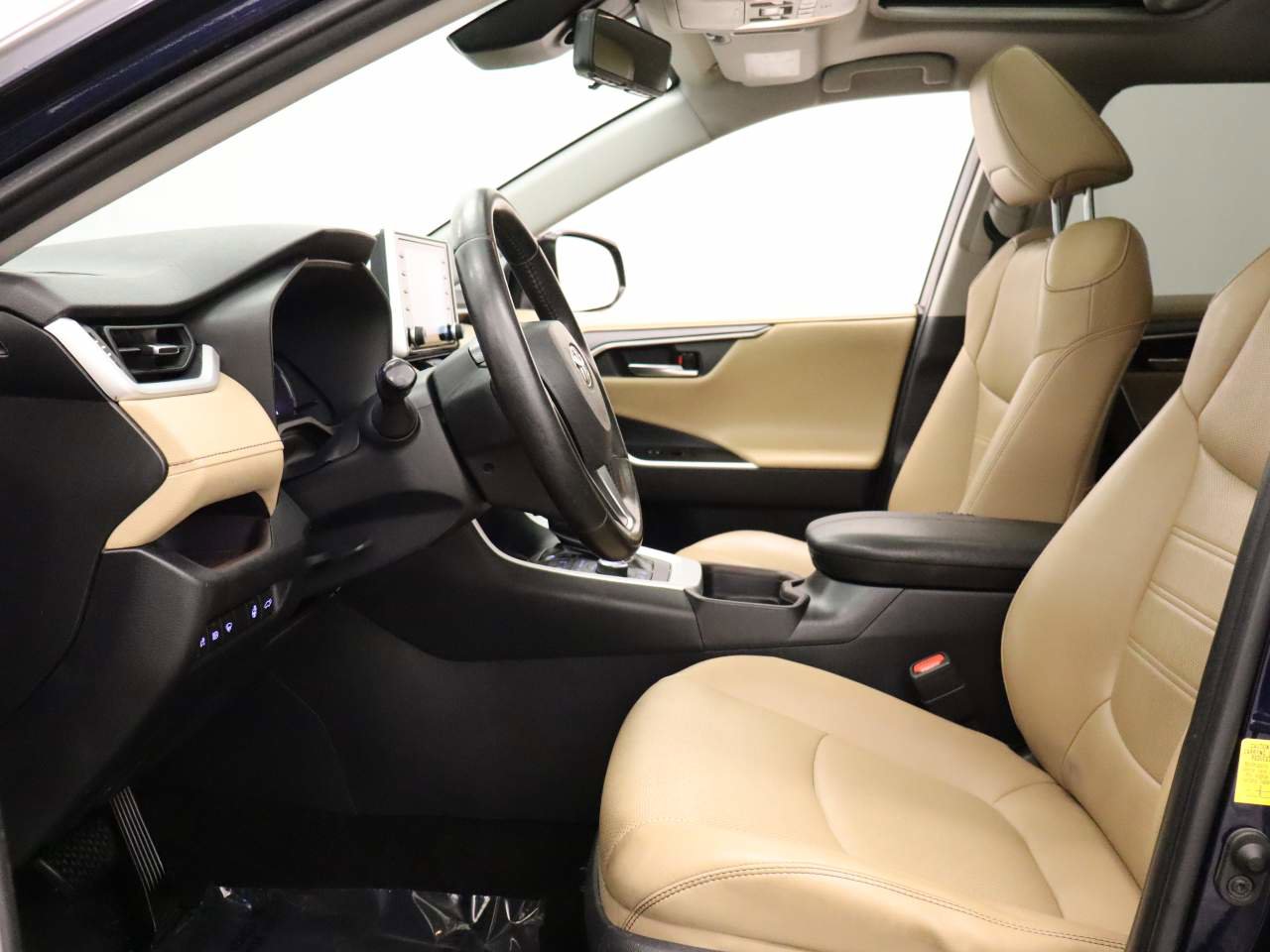 Used 2019 Toyota RAV4 Limited w/ Cold Weather Package image 16