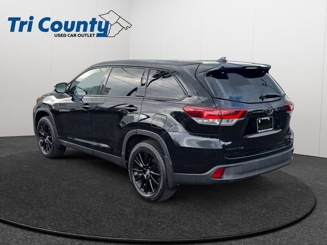 Certified 2019 Toyota Highlander SE w/ Nightshade Edition AWD/4WD image 5
