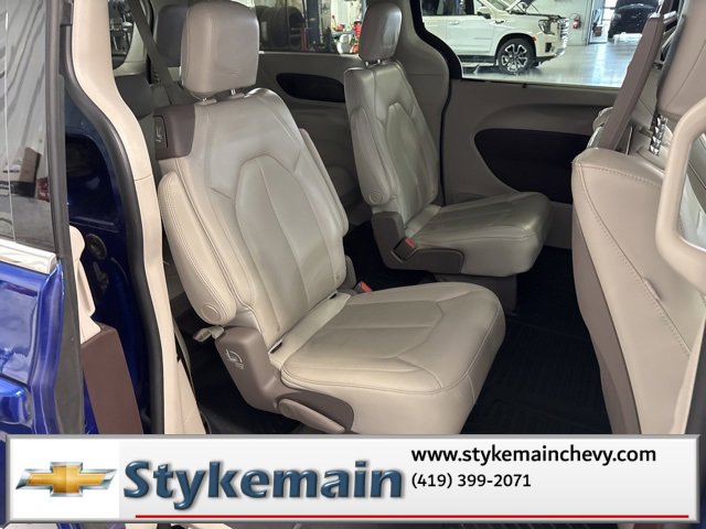 Used 2021 Chrysler Pacifica Touring-L w/ Uconnect Theater Family Group image 20
