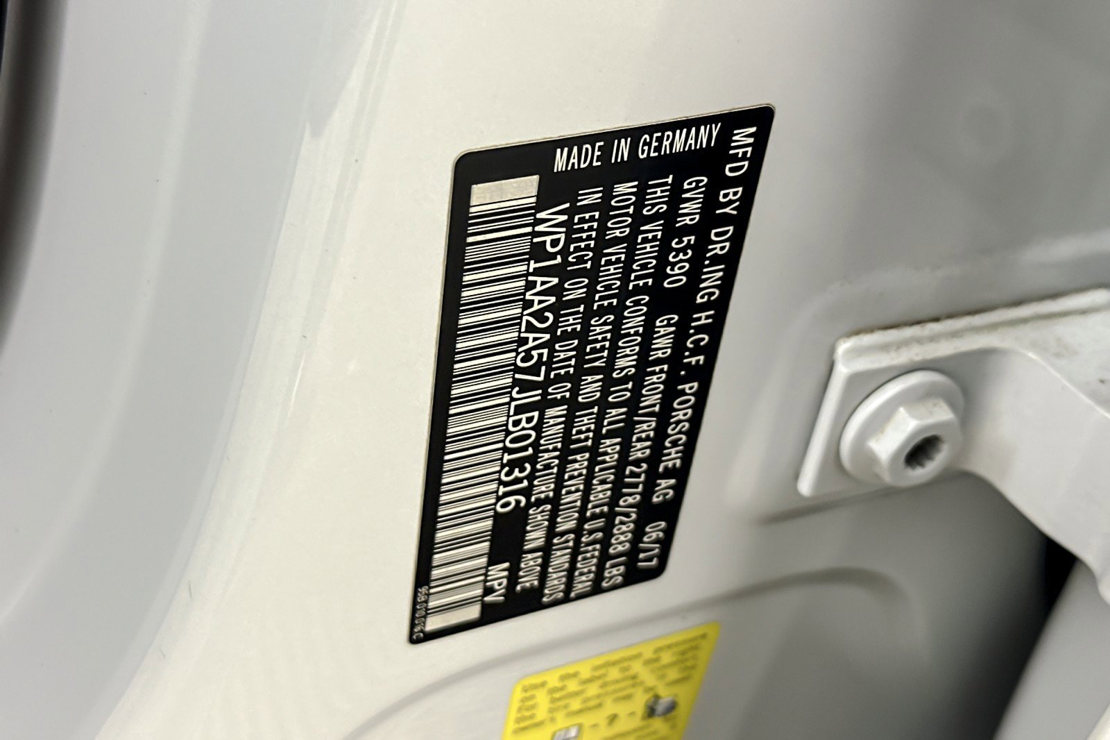 Used 2018 Porsche Macan AWD/4WD image 27