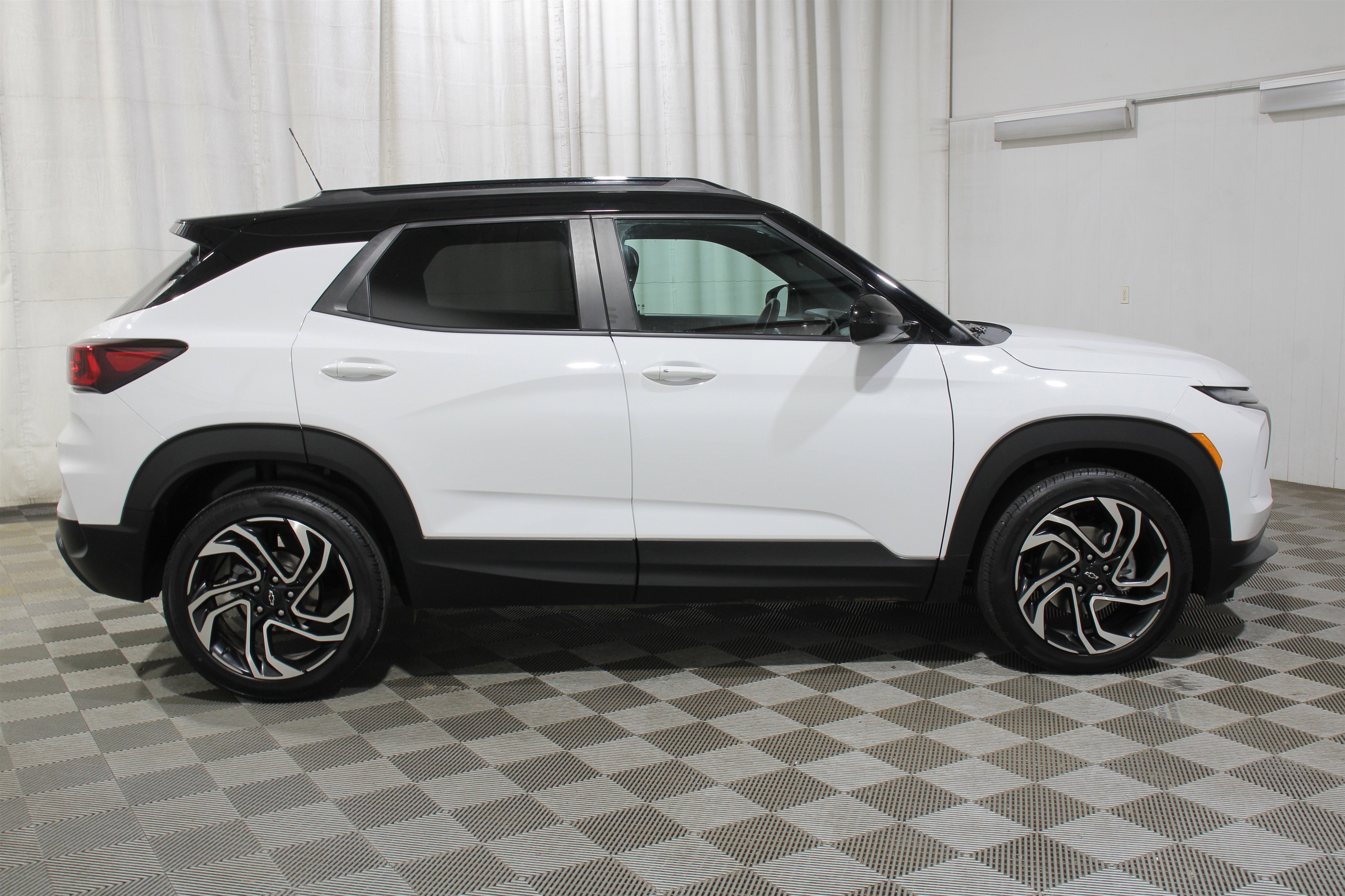 Used 2024 Chevrolet TrailBlazer RS image 28