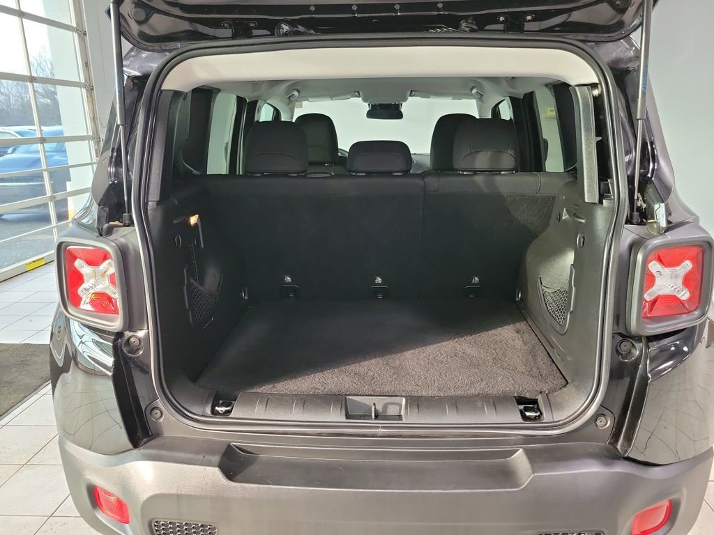 Used 2019 Jeep Renegade Latitude image 18