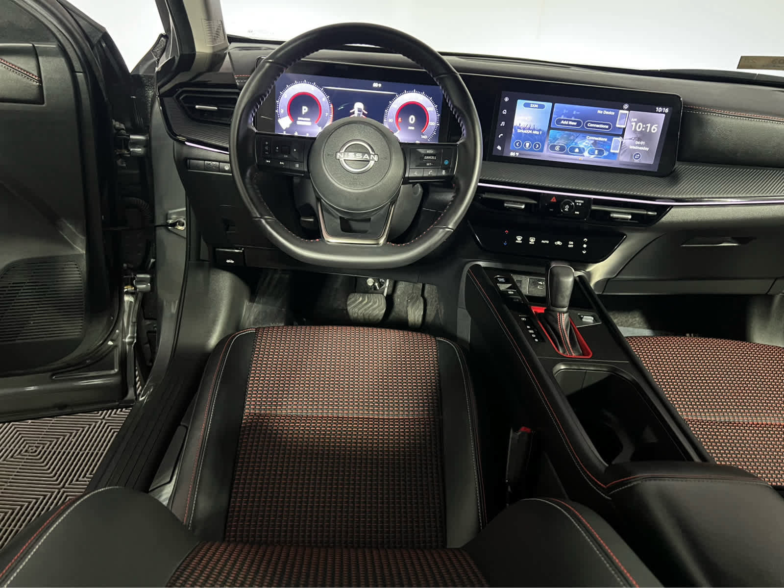 Certified 2025 Nissan Kicks SR FWD image 13
