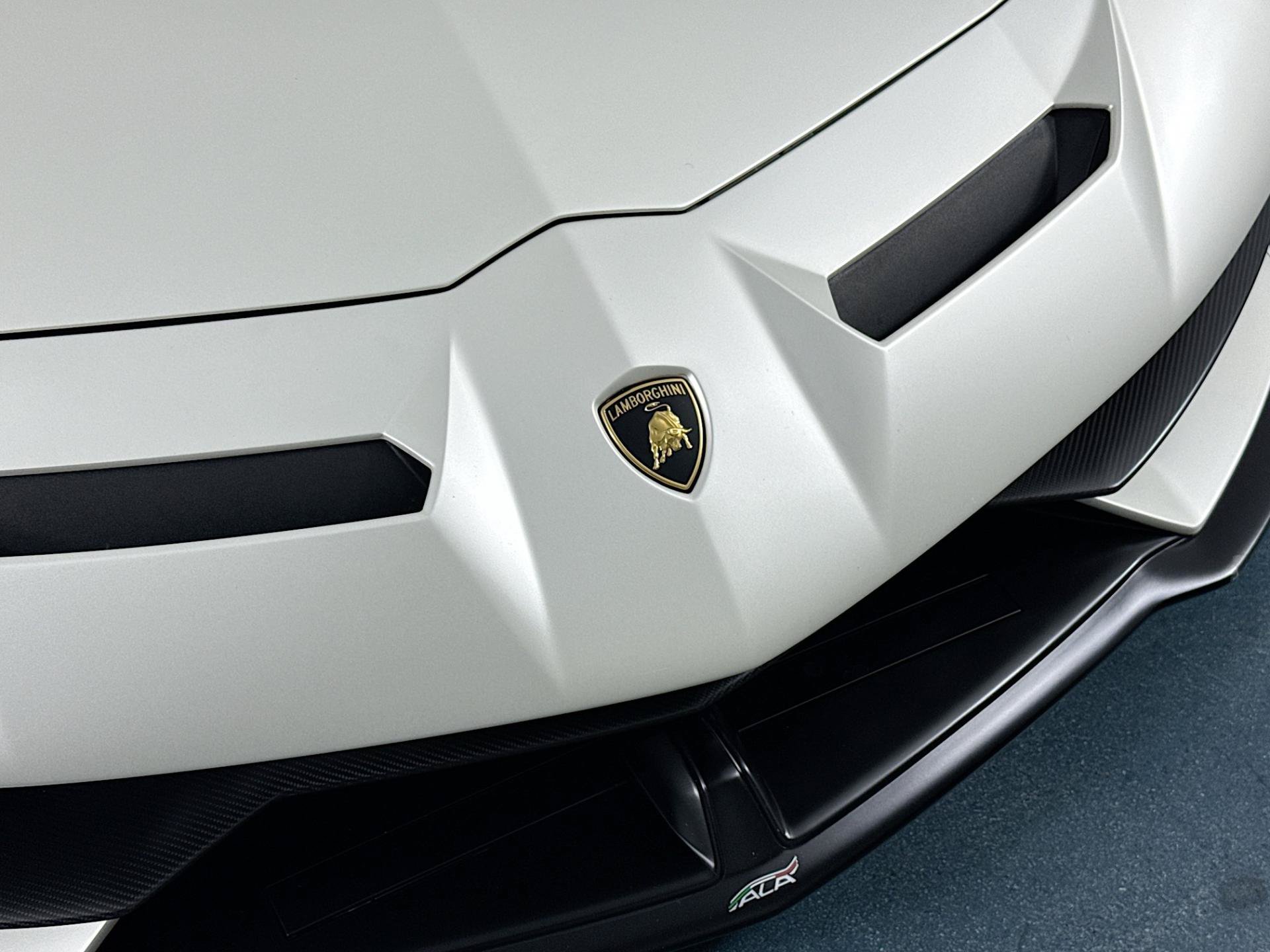 Used 2020 Lamborghini Aventador SVJ AWD/4WD image 68