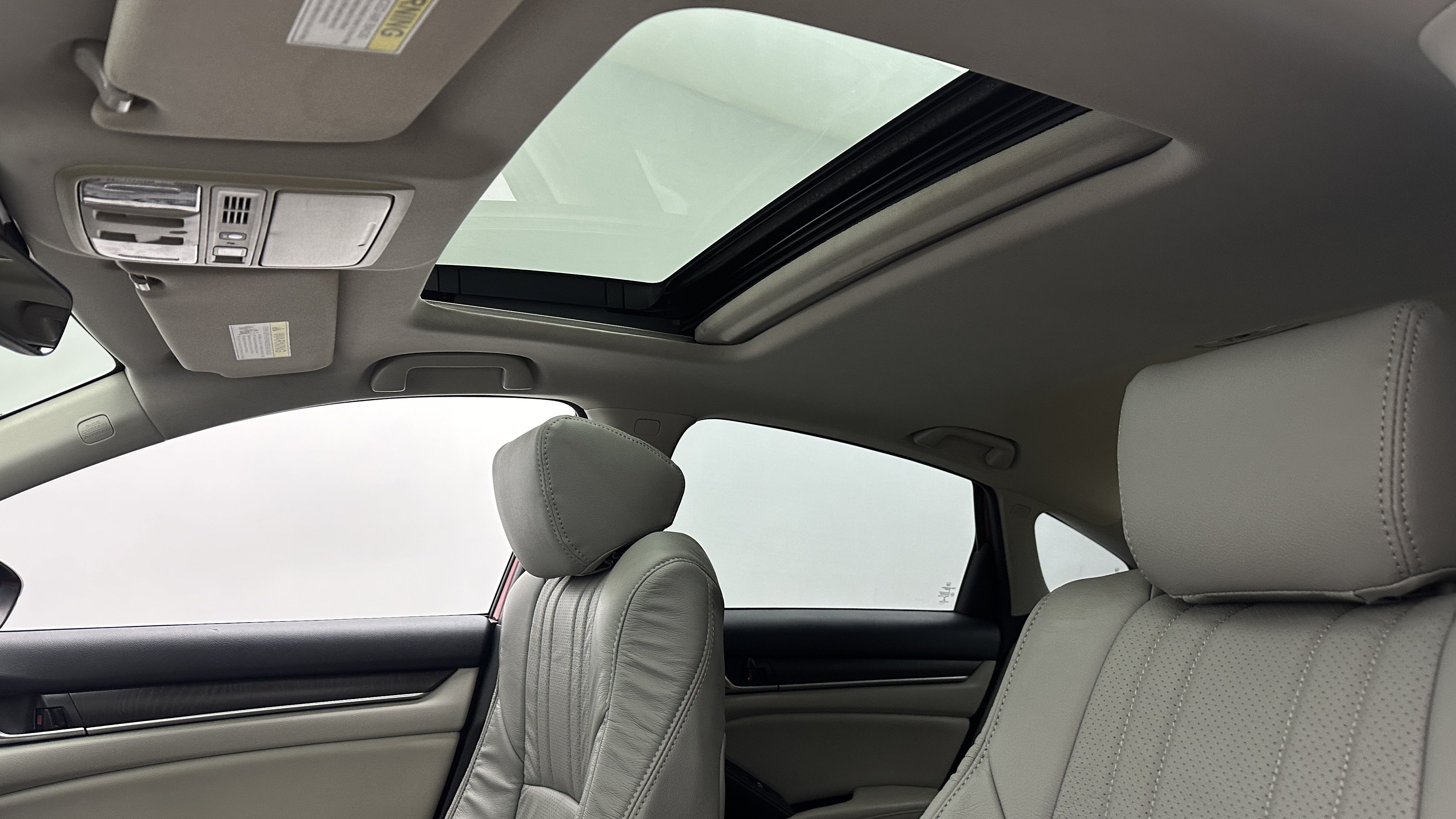Used 2018 Honda Accord Touring image 5