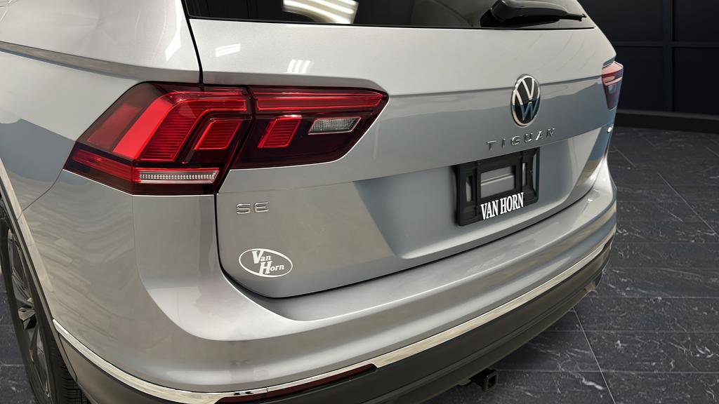 Used 2024 Volkswagen Tiguan SE AWD/4WD image 37
