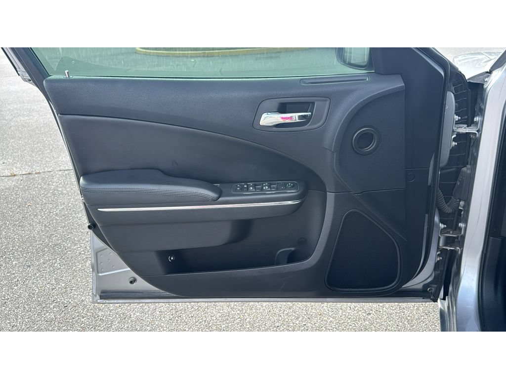 Used 2013 Dodge Charger SE RWD image 10