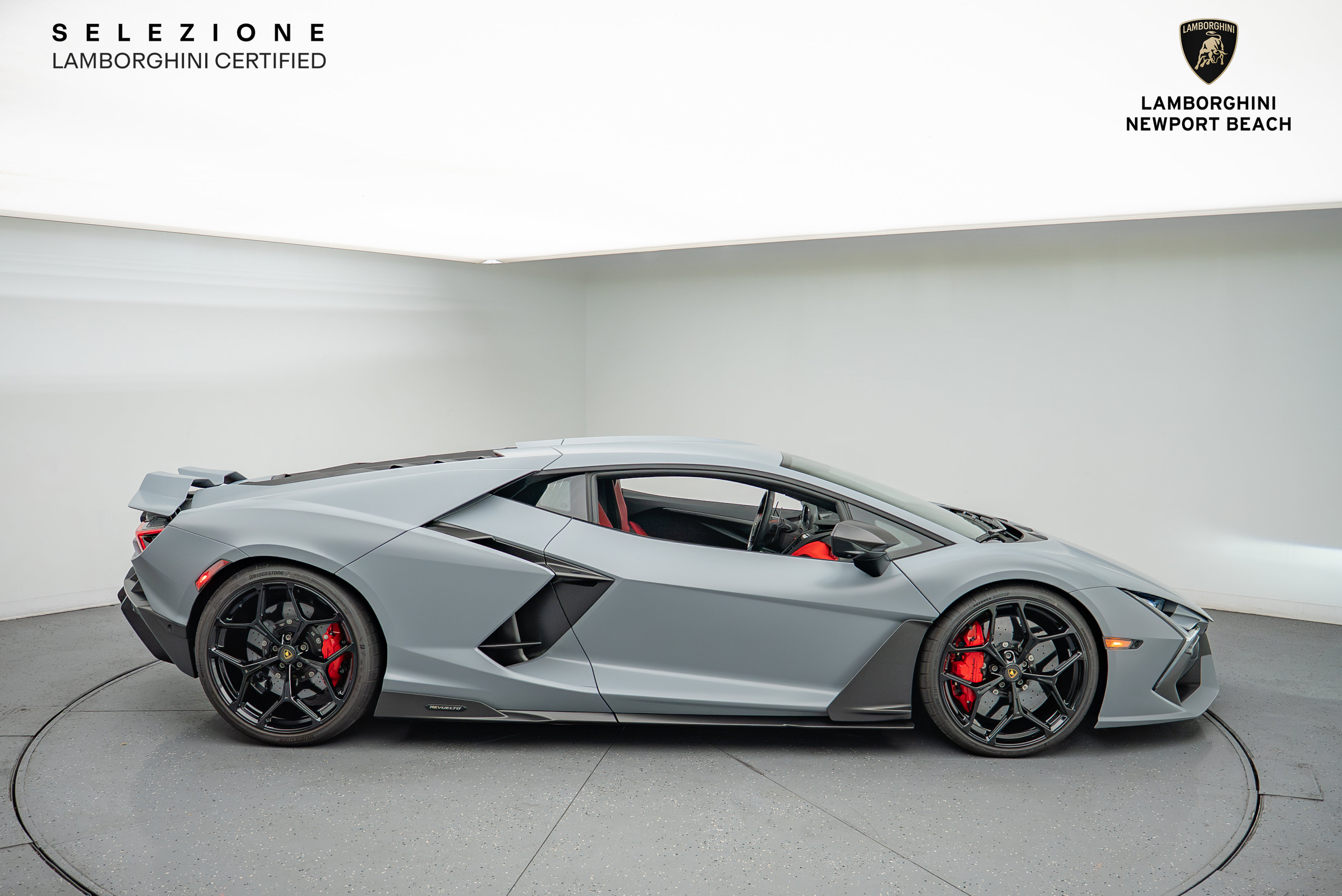 Used 2024 Lamborghini Revuelto image 25