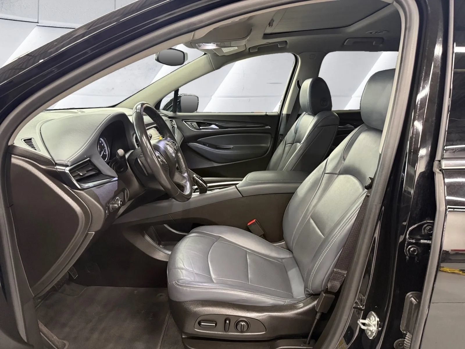 Used 2021 Buick Enclave Essence w/ Sound and Sites Package AWD/4WD image 15