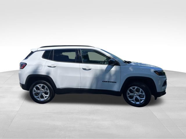 Used 2024 Jeep Compass Latitude AWD/4WD image 17
