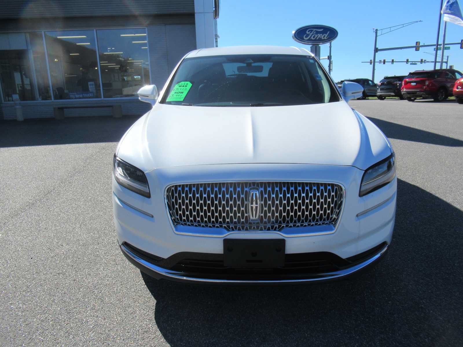 Used 2023 Lincoln Nautilus FWD image 2