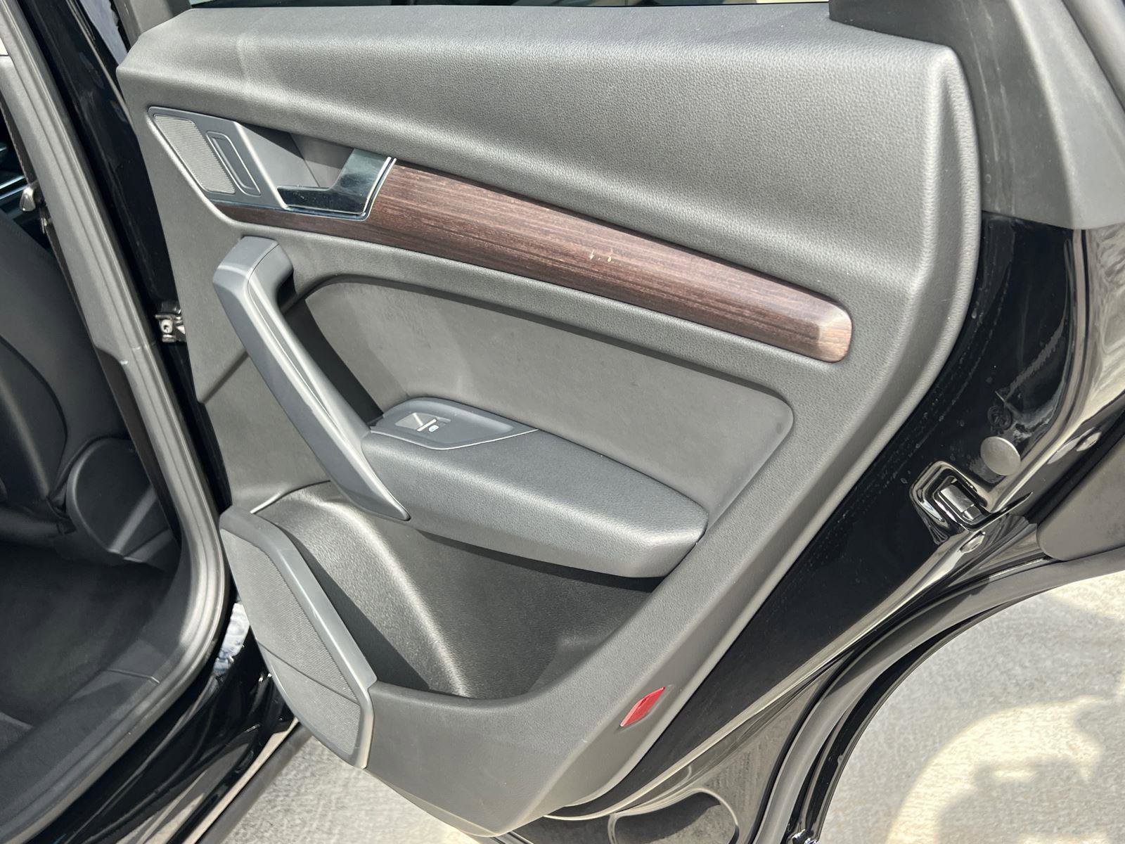 Used 2021 Audi Q5 2.0T Premium w/ Convenience Package AWD/4WD image 16