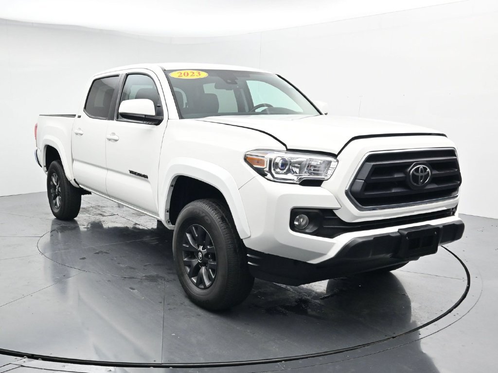 Used 2023 Toyota Tacoma SR5 AWD/4WD image 2