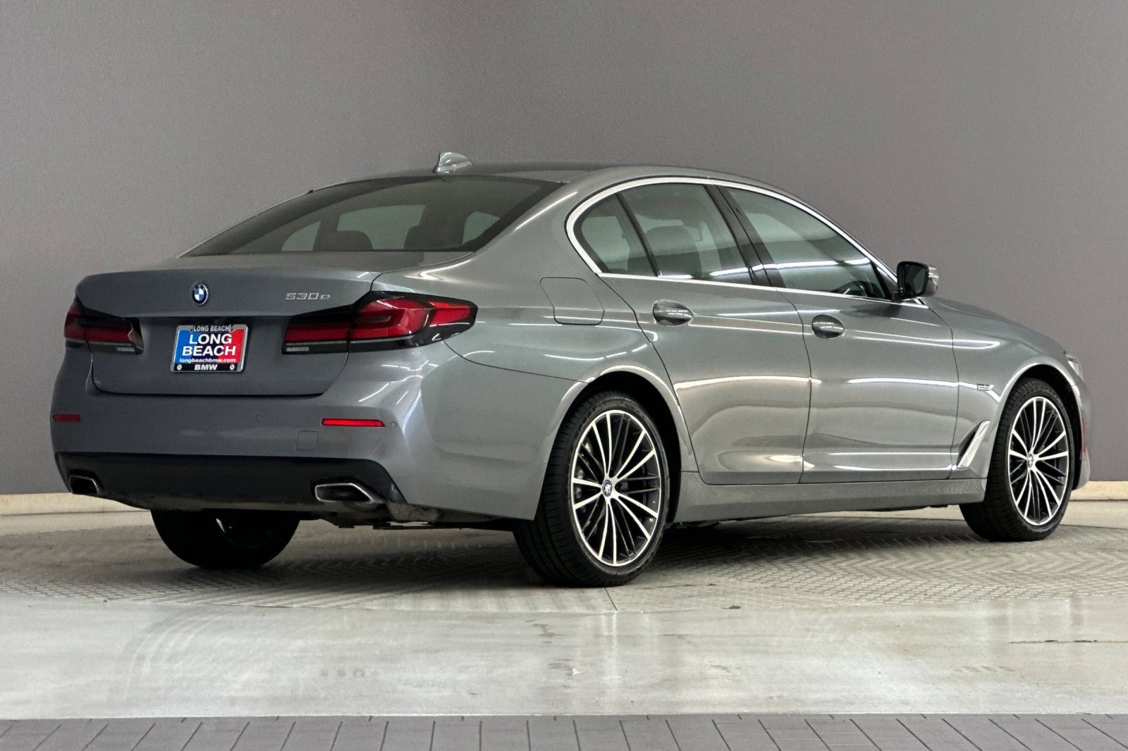 Used 2023 BMW 530e w/ Executive Package RWD image 8