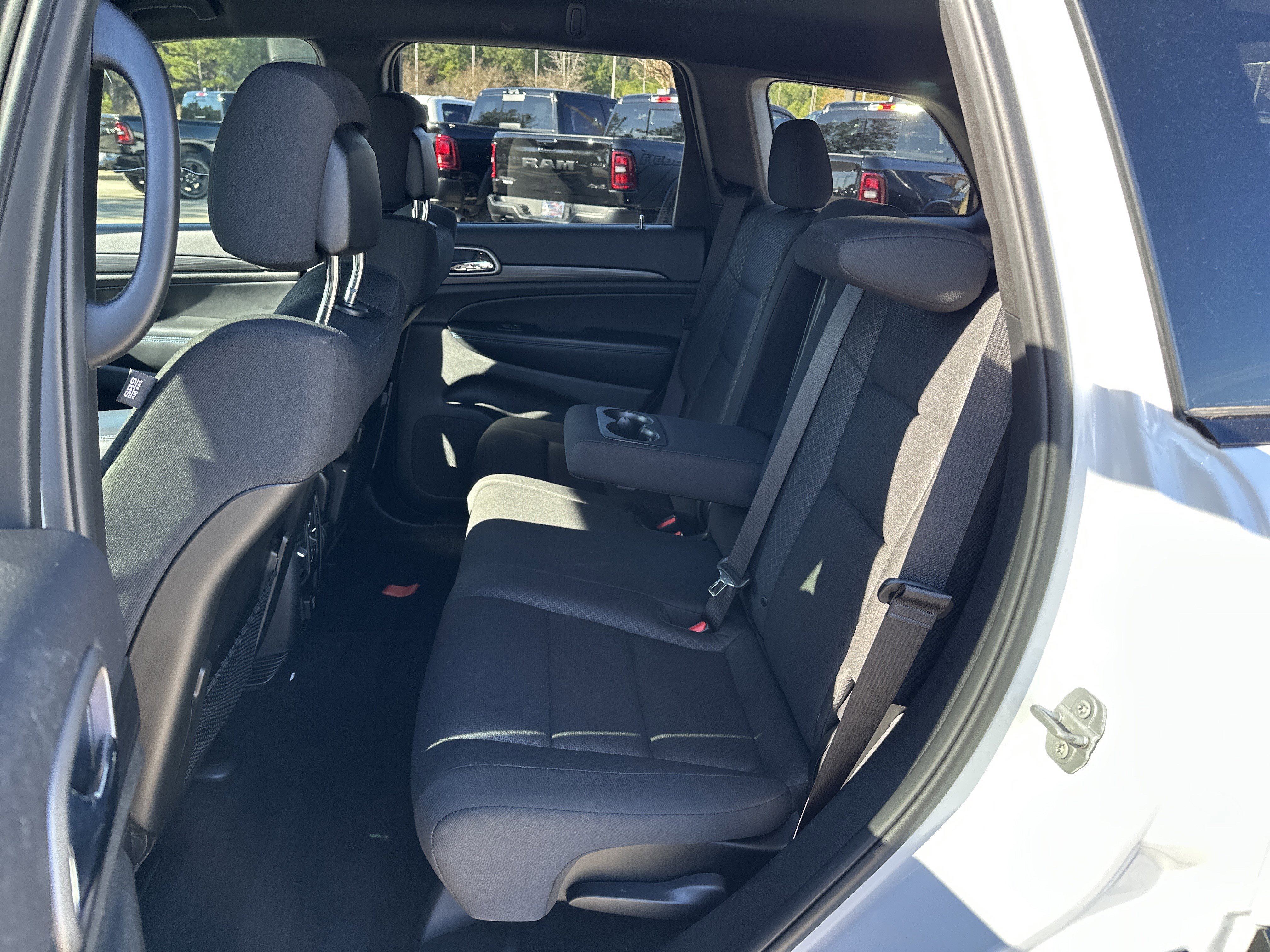 Used 2019 Jeep Grand Cherokee Laredo image 22