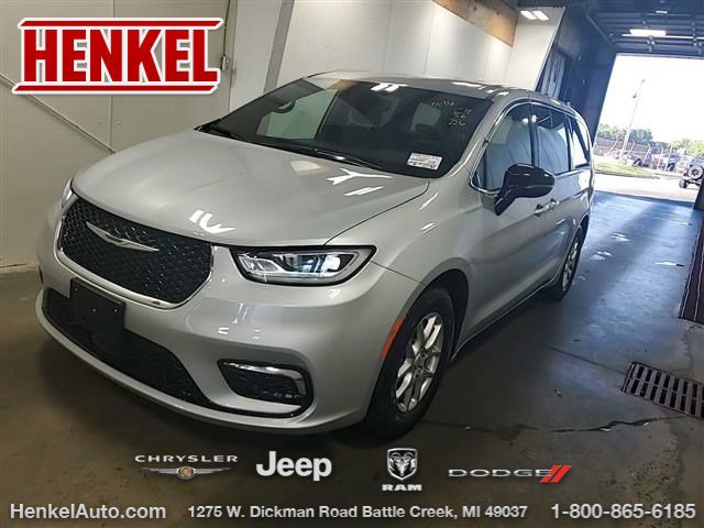 Used 2026 Chrysler Pacifica Select FWD image 1