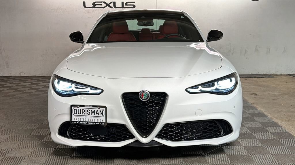 Used 2024 Alfa Romeo Giulia Veloce AWD/4WD image 2