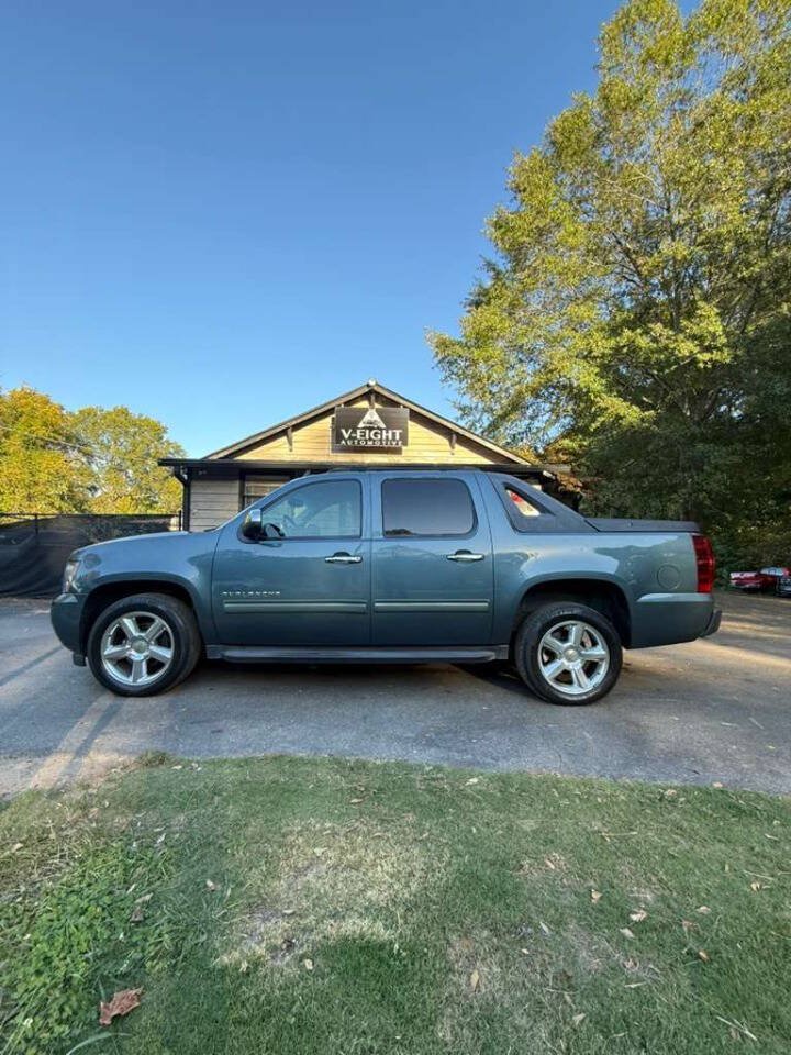 Used 2012 Chevrolet Avalanche LS RWD image 3
