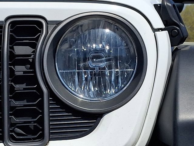 Used 2025 Jeep Wrangler Sport S image 9