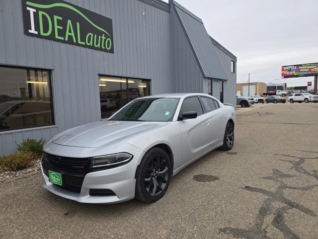 Used 2020 Dodge Charger SXT w/ Blacktop Package image 2