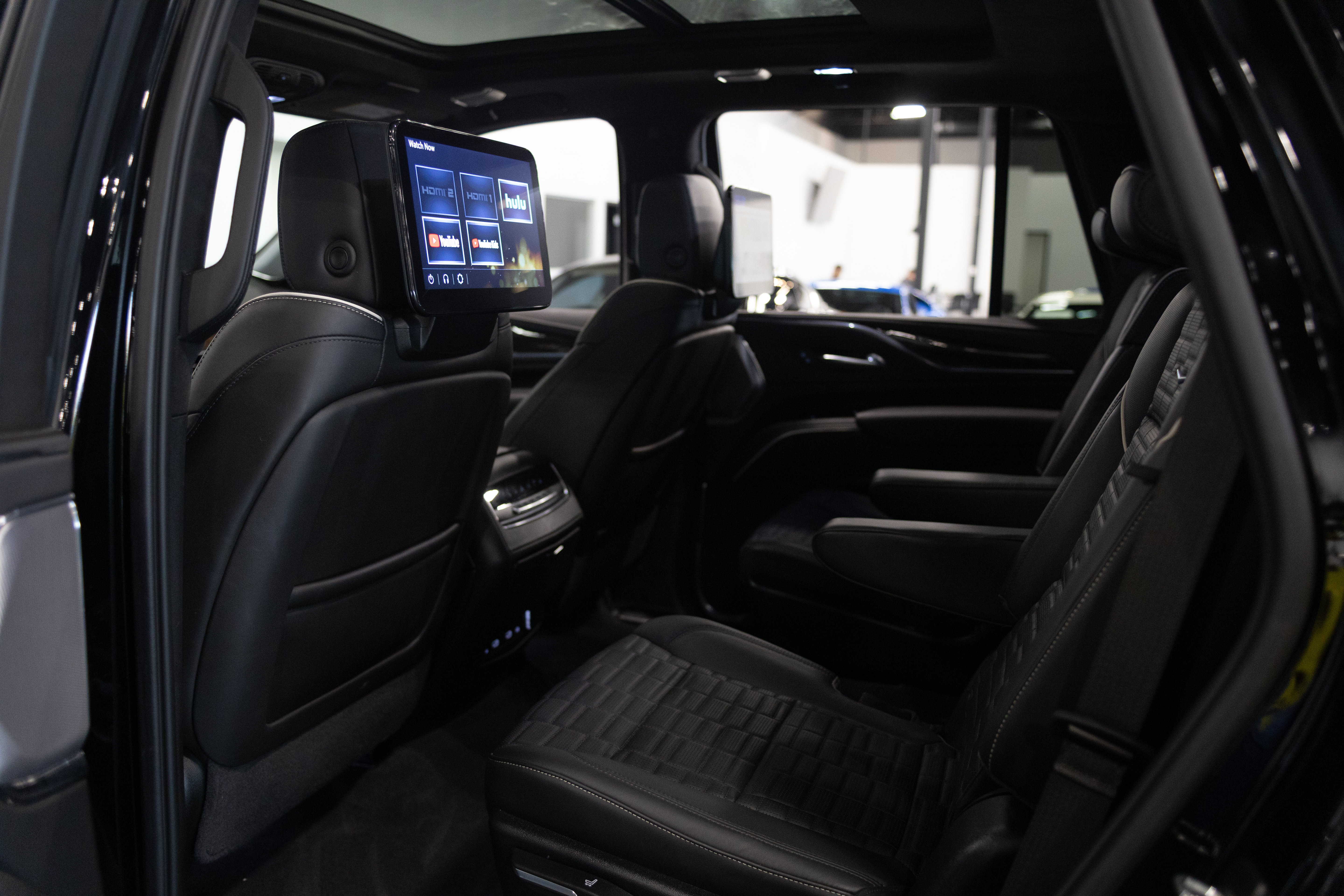 Used 2024 Cadillac Escalade Sport Platinum w/ LPO, ONYX Package AWD/4WD image 35