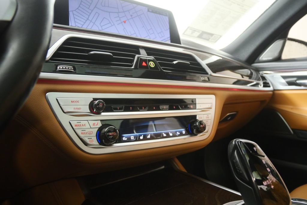 Used 2022 BMW 740i xDrive w/ M Sport Package AWD/4WD image 24