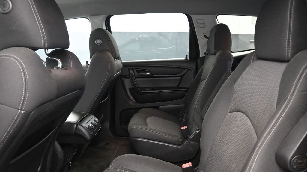 Used 2015 Chevrolet Traverse LT w/ Style and Technology Package FWD image 22