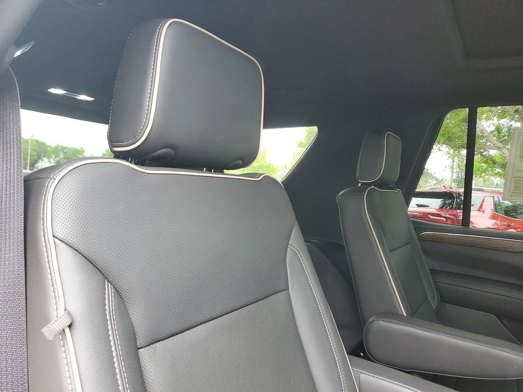 Used 2021 Chevrolet Tahoe Premier w/ Premium Package image 24