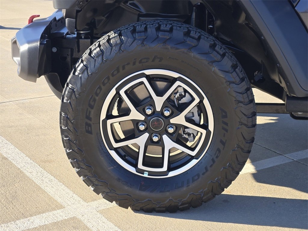 Used 2025 Jeep Wrangler Unlimited Rubicon w/ Technology Group image 14