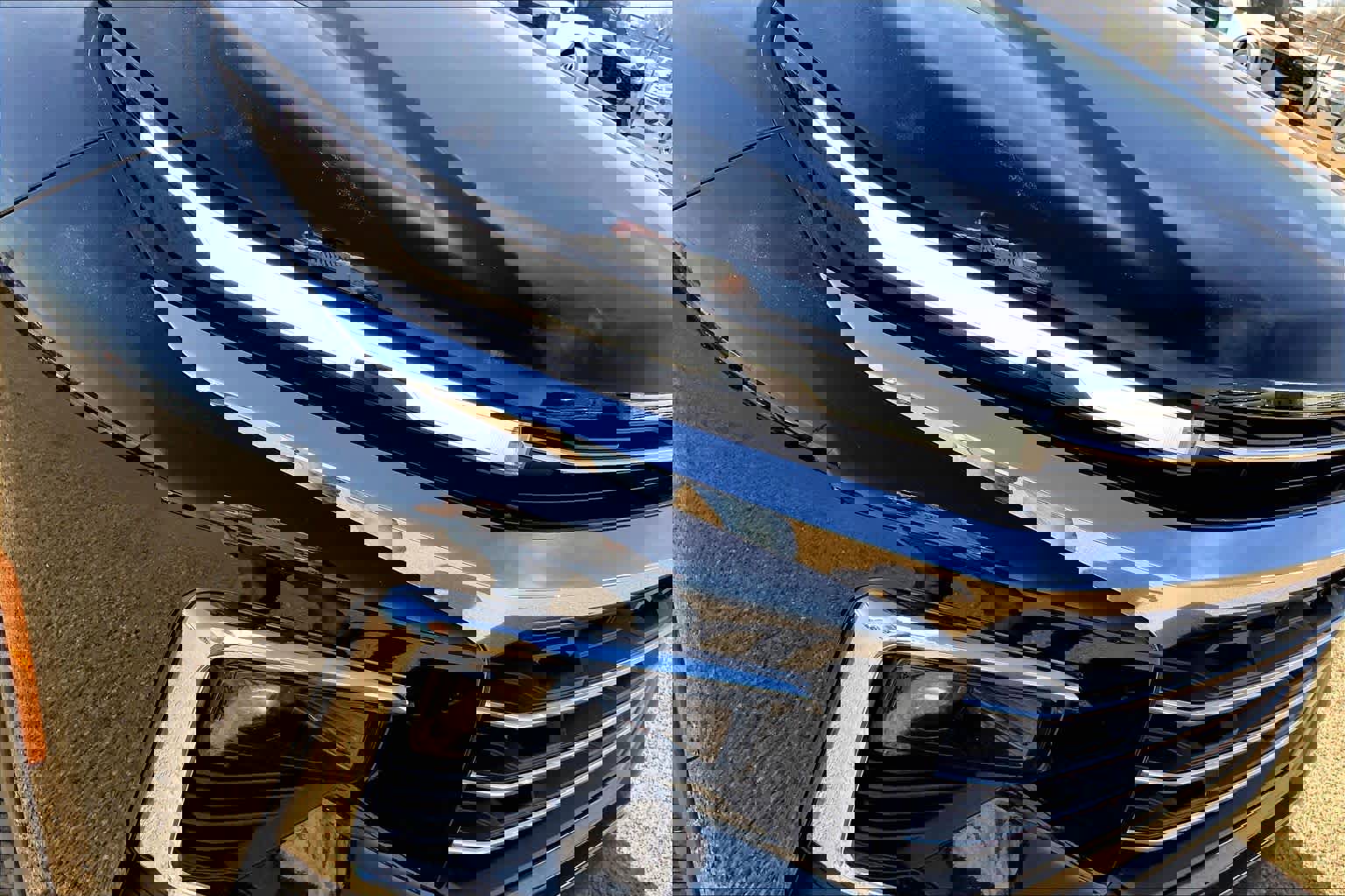 Used 2025 Chevrolet Traverse LT image 36