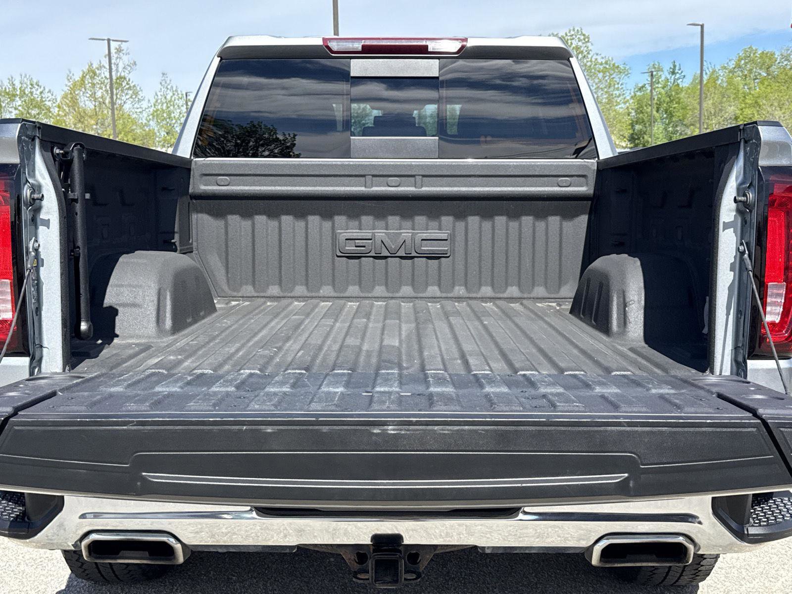 Used 2023 GMC Sierra 1500 SLT w/ SLT Premium Package AWD/4WD image 11