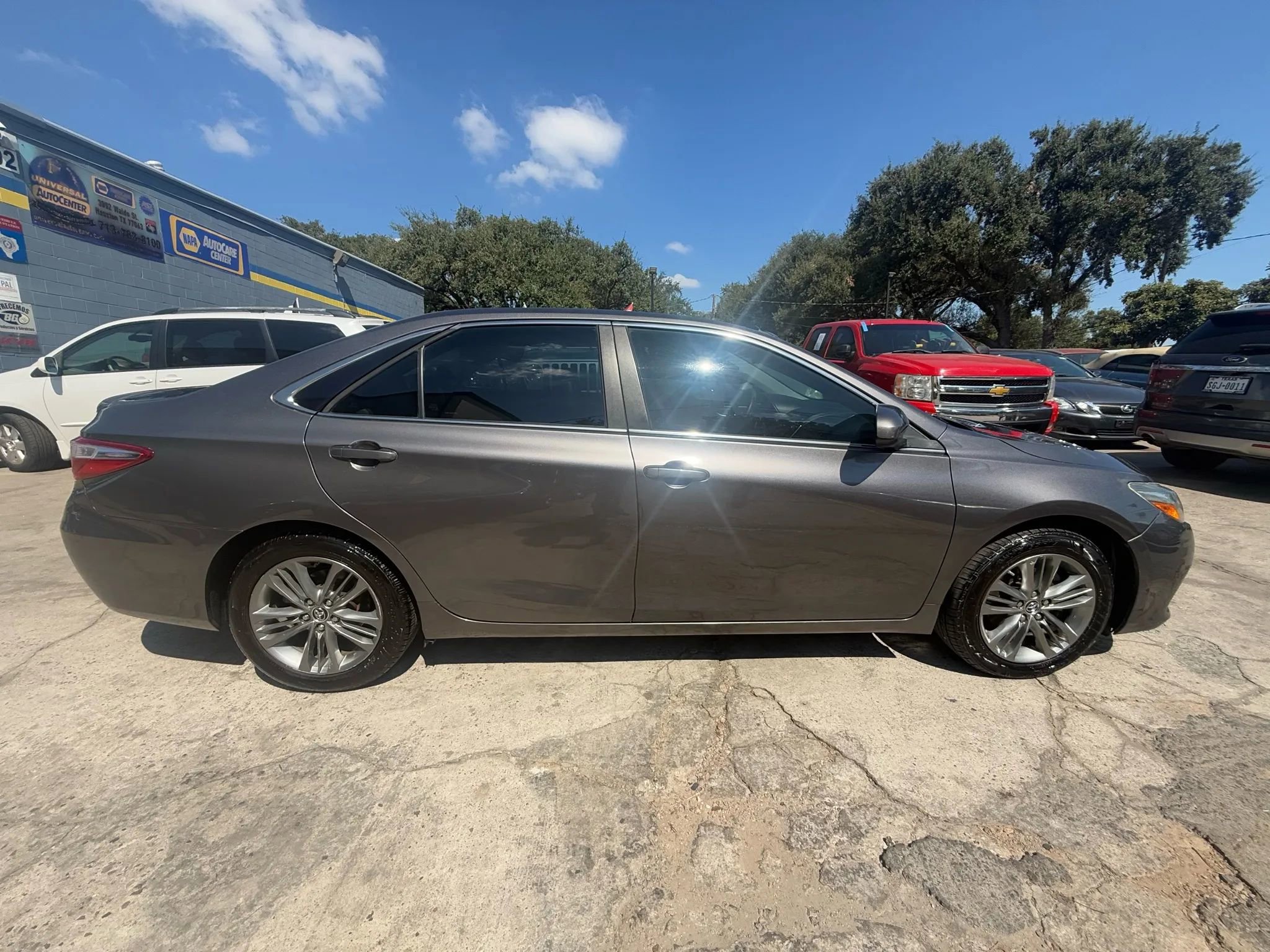 Used 2016 Toyota Camry SE image 8