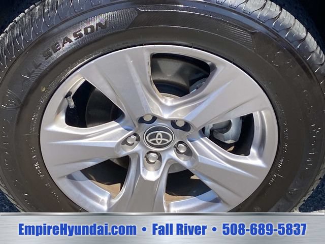 Used 2025 Toyota RAV4 XLE AWD/4WD image 26