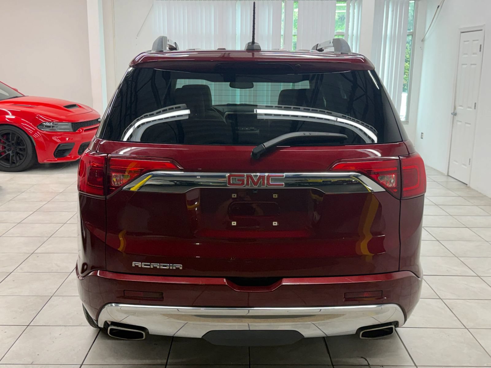 Used 2017 GMC Acadia Denali w/ Technology Package FWD image 8