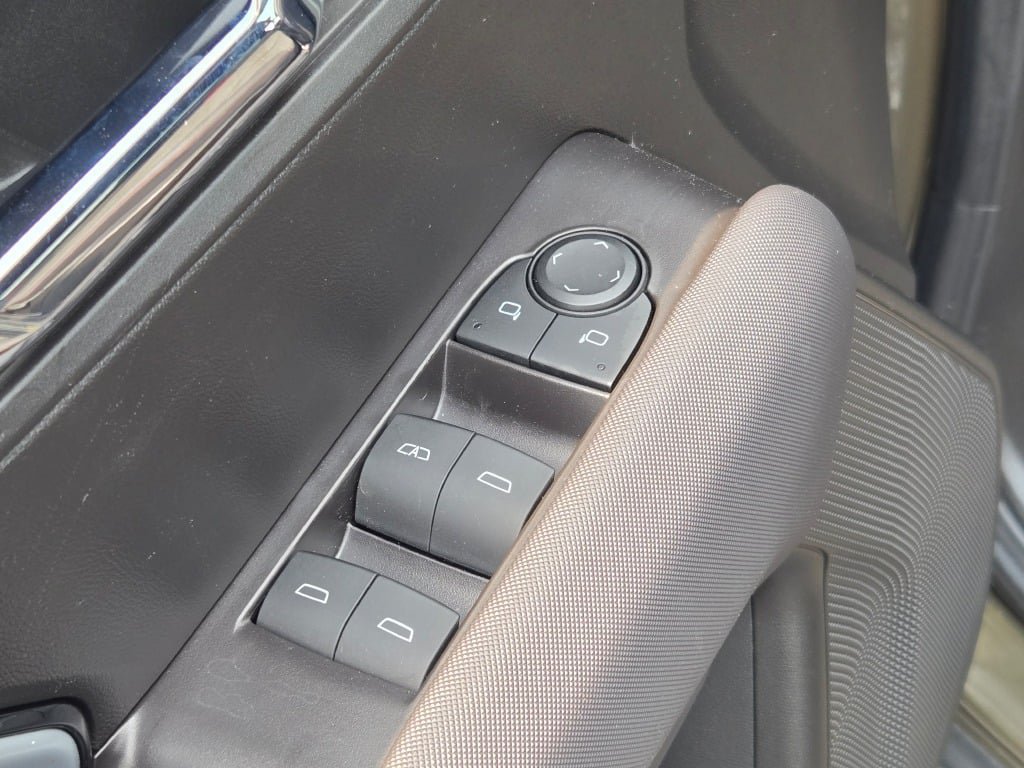 Used 2024 Chevrolet Colorado Z71 w/ Advanced Trailering Package AWD/4WD image 21