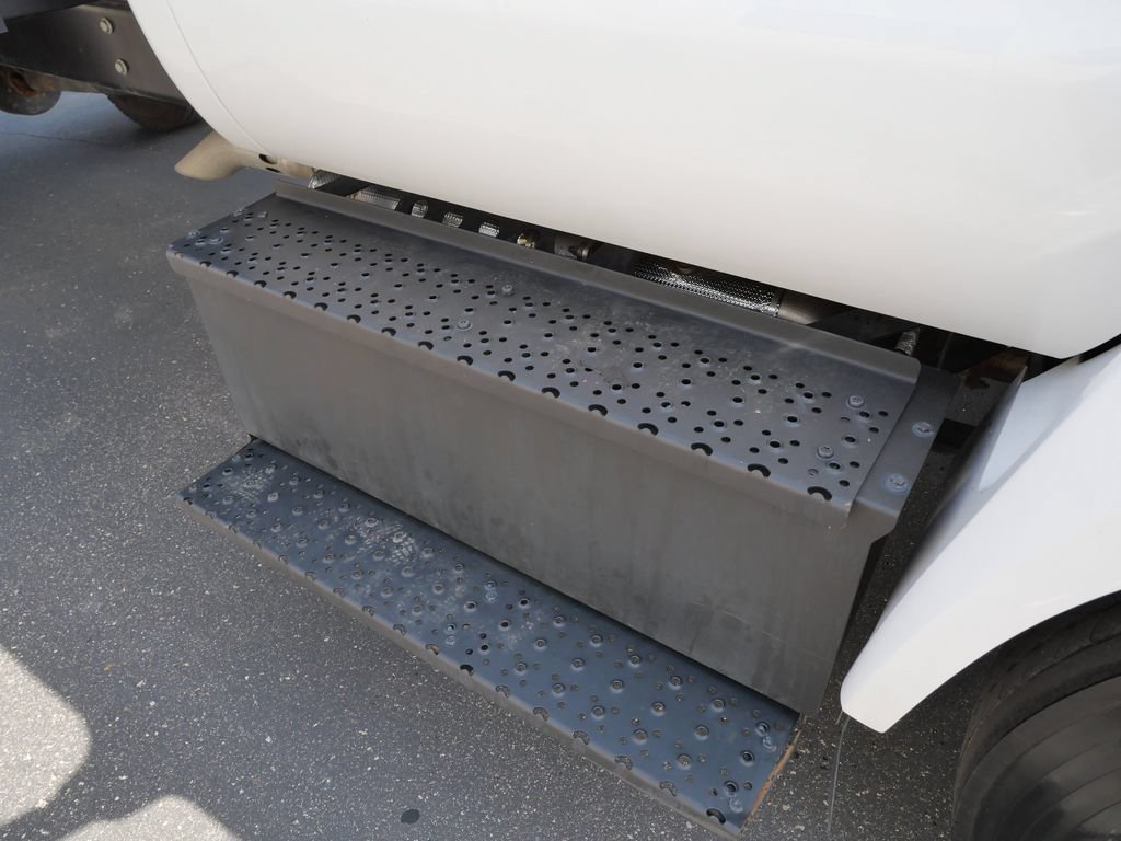 Used 2022 Ford F650 2WD Regular Cab Super Duty image 9