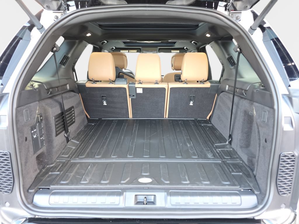 New 2026 Land Rover Discovery Limited Edition AWD/4WD image 12