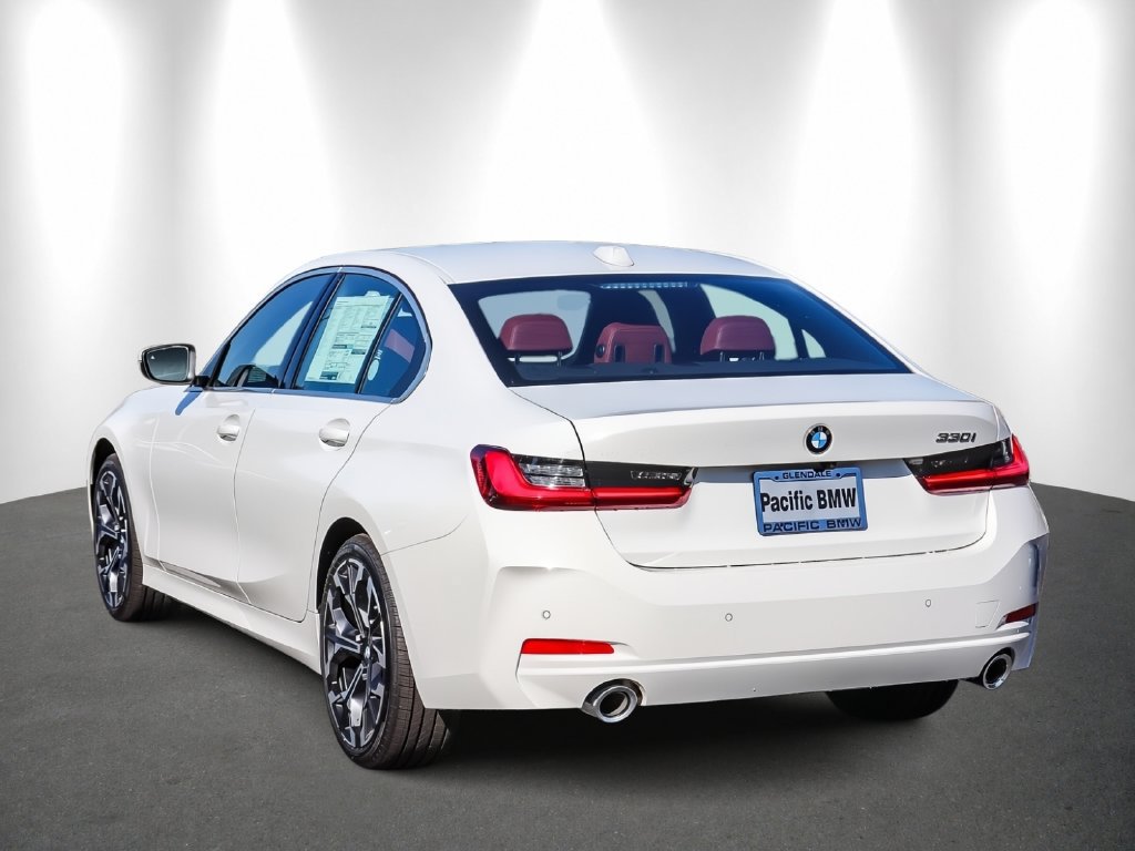 New 2026 BMW 330i Sedan w/ Convenience Package RWD image 4