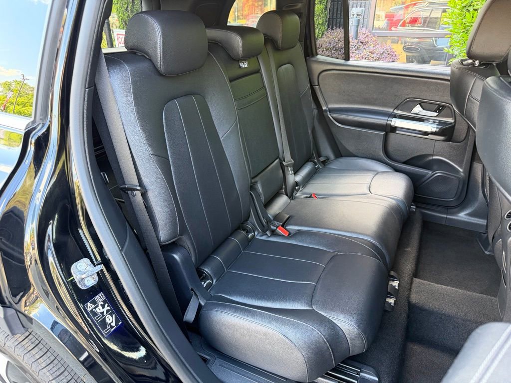 Used 2023 Mercedes-Benz GLB 250 w/ Premium Package image 38