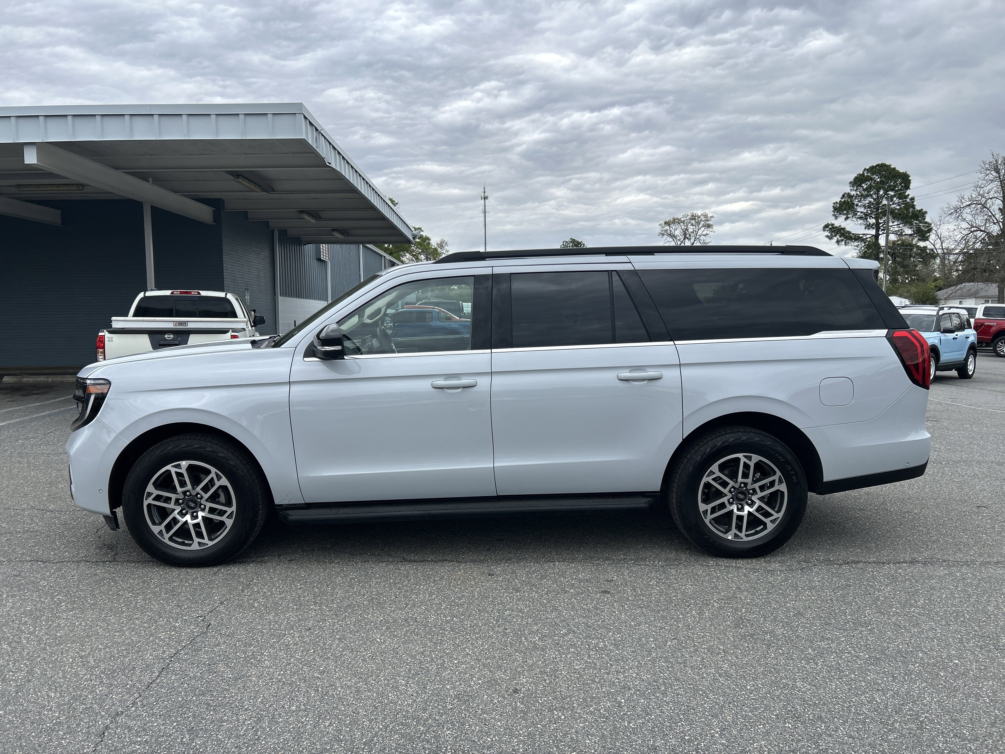 Certified 2025 Ford Expedition Max Active image 4