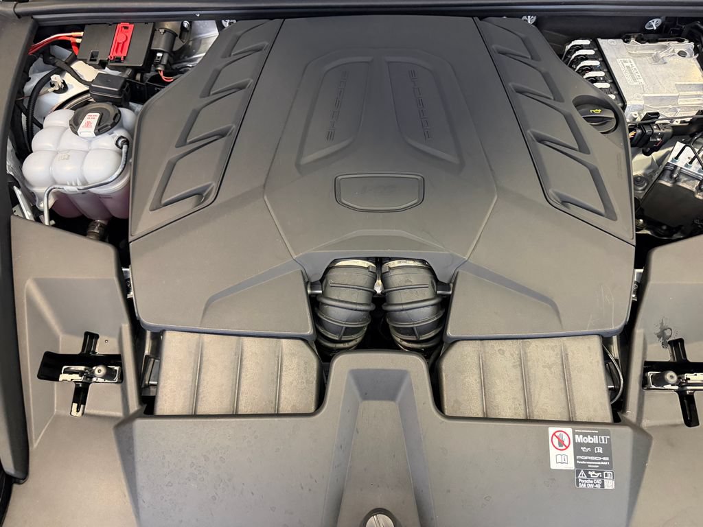 Certified 2025 Porsche Cayenne GTS AWD/4WD image 27