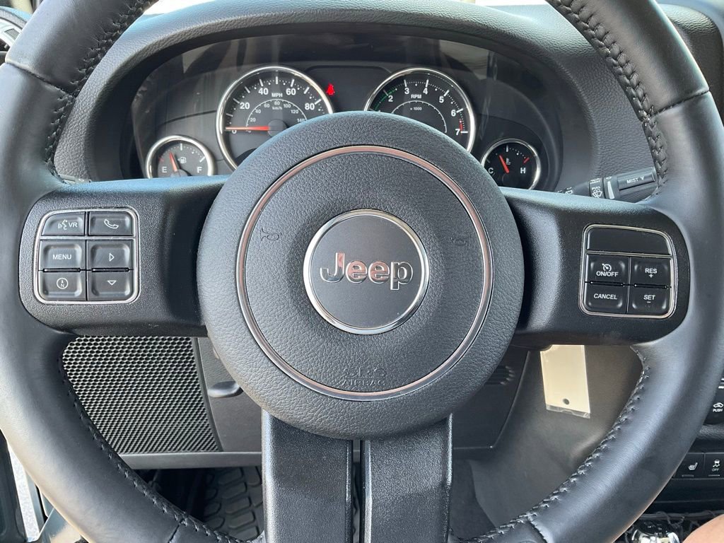 Used 2014 Jeep Wrangler Unlimited Sahara w/ Connectivity Group image 10