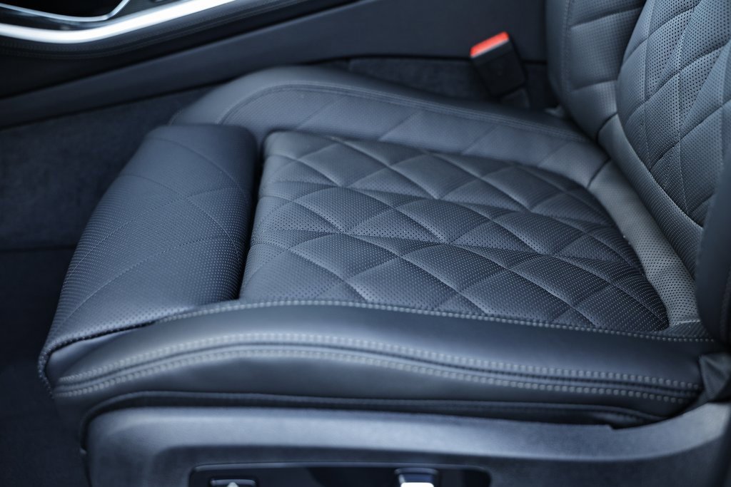 New 2026 BMW X5 M60i w/ Executive Package image 22