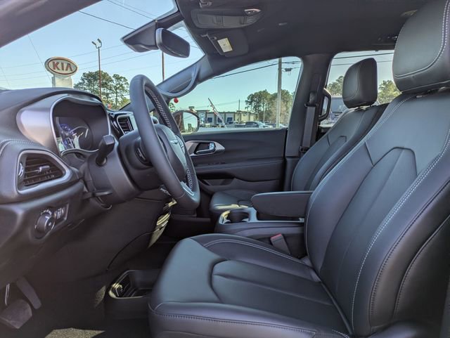 New 2025 Chrysler Pacifica Select image 15