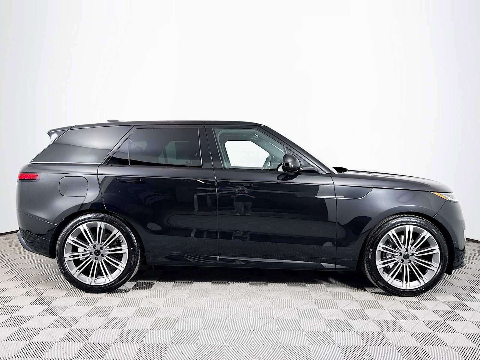 New 2026 Land Rover Range Rover Sport Dynamic SE AWD/4WD image 4