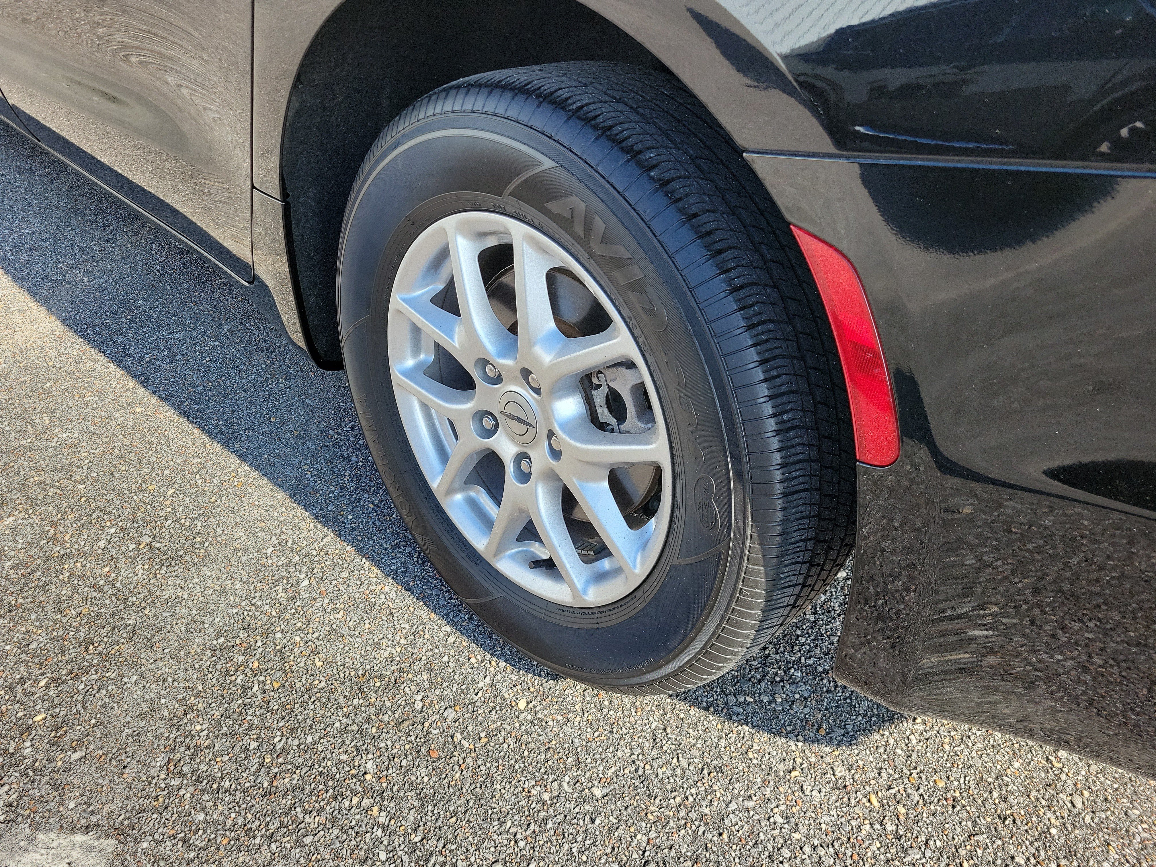 Used 2024 Chrysler Pacifica Touring-L FWD image 26